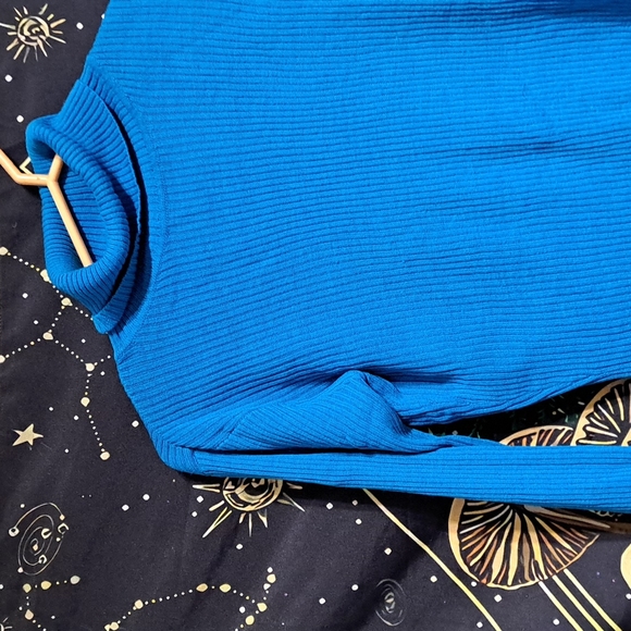 Turtle neck - Picture 2 of 3